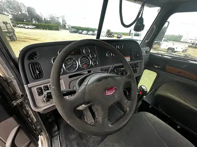 USED 2011 PETERBILT 384