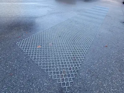 Chain Link Mesh Rolls, 2" x 2", 6 Gauge Galvanized 5' x 30'