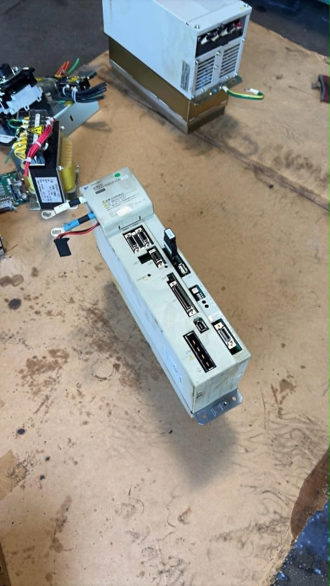 USED YASKAWA SGDH-2020A11A