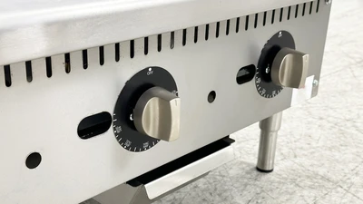 171-0438 24" 2-Burner Gas Thermostatic Griddle