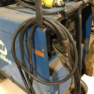 Miller DIALARC HF Welder 200/230/460Volts 1Phase 60Hz 103/90/45Amperes