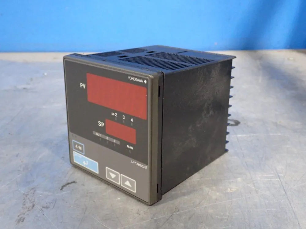 Used YOKOGAWA UT35000 Temperature Controls Ohio US | HGR 24 #802829