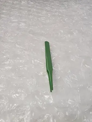 PLASTIC TWEEZERS