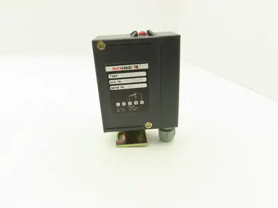 Datalogic RT7-12 Proximity Switch/Sensor 15-275VDC/VAC Load 3A-275VAC