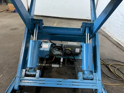 3,000 LB X 36" X 36" SOUTHWARK LIFT TABLE. STOCK # 0894824.