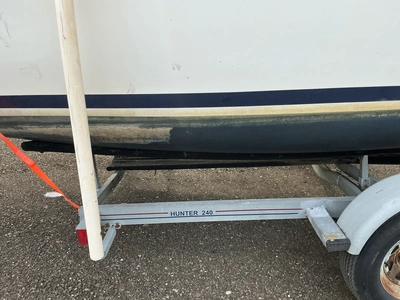 USED 1998 HUNTER TBD