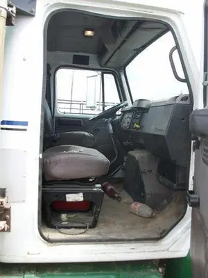 USED 1997 IHC INTERNATIONAL 4900 S/A SERVICE TRUCK