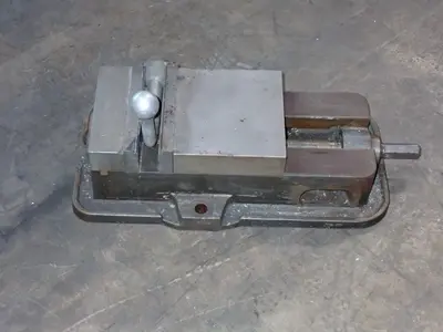 Kurt 6" Vise
