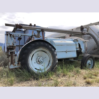 Service tractor with 4 cylinder Gas engine