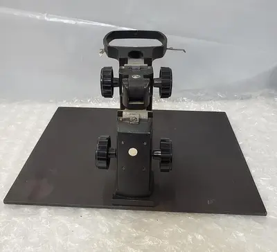 MICROSCOPE STAND WITH BASE