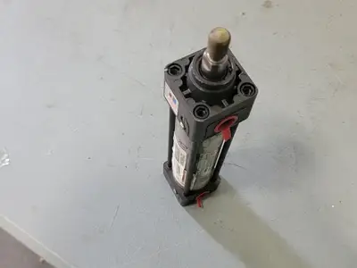 USED SMC SD150S1B0500-AB