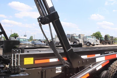 New | in-Stock 2027 PETERBILT 548 Rolloff Trucks Texas US | Roll Off Truck World #1492013