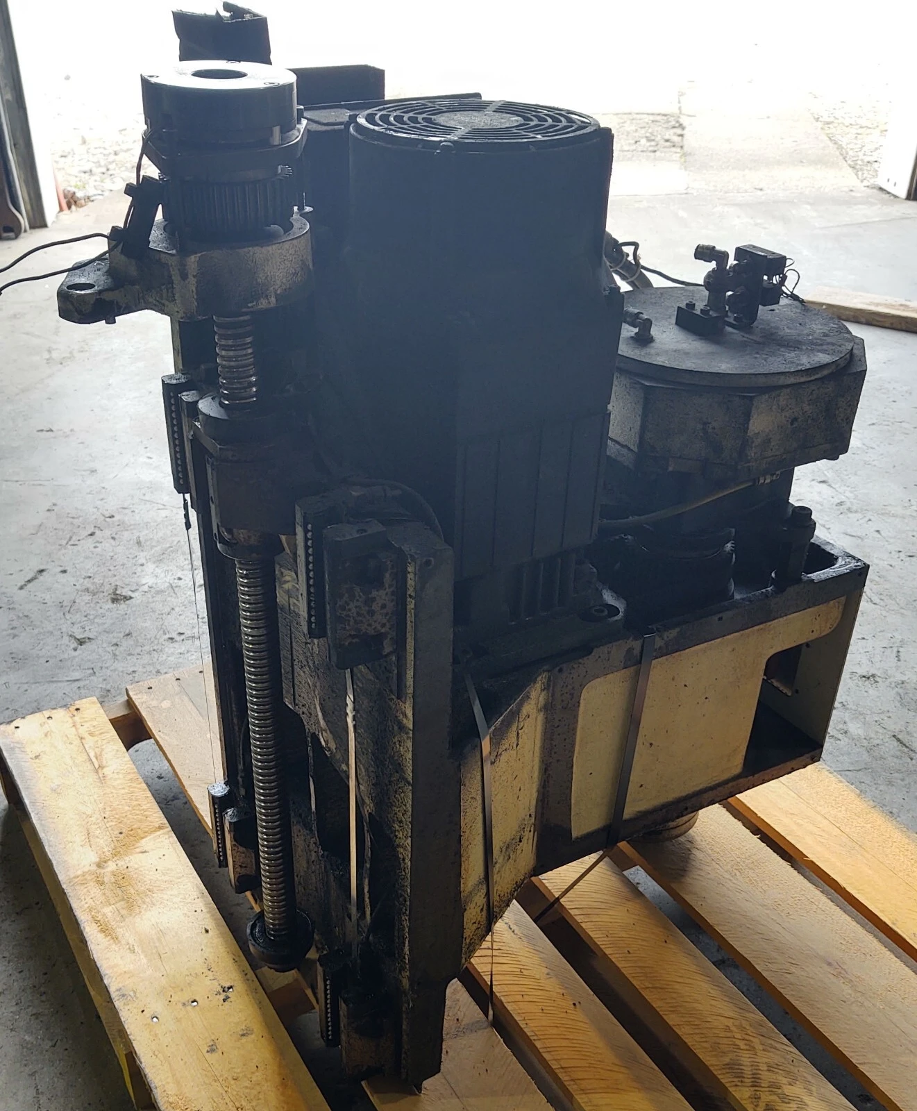 BRIDGEPORT 2216 CNC HEAD COMPLETE FANUC AC SPINDLE MOTOR UAASKD-06DBM13 WORKING