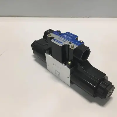USED TOKIMEC DG4V-3-2C-M-P7-H-7-52