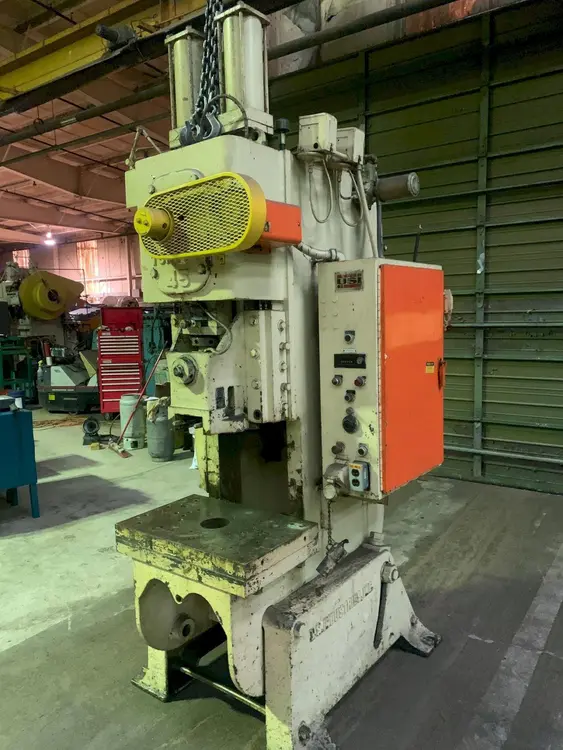 Used AMADA CLEARING 40069 O.B.I. Presses | D & D Industries #438453