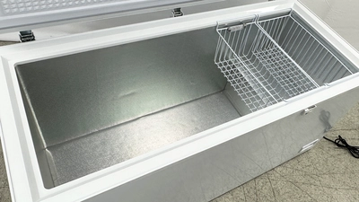 171-0359 65" Solid Top Self Contained Chest Freezer