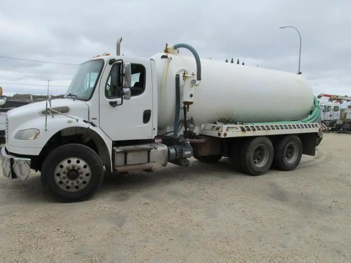 Used 2014 FREIGHTLINER M2 Septic/Sewer/Vacuum Trucks Manitoba CA | Conquest Truck & Auto Sales #1421318