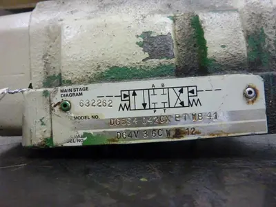 USED SPERRY VICKERS DG4V36CWB12