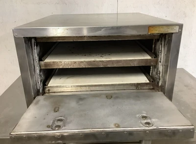 152-0147 APW Wyott P-18 Electric Countertop Pizza/Pretzel Oven