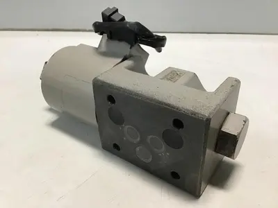 USED YUKEN DSG-03-2B2-D24-50230