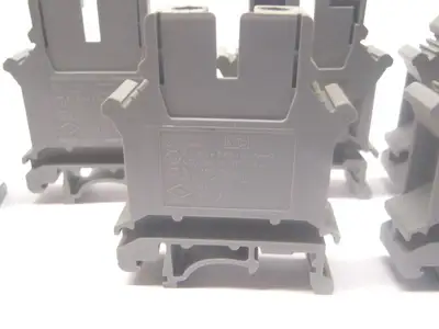 Used Phoenix Contact UK16N Terminal Blocks 800V 16mm Terminal Blocks Michigan US | Maverick Industrial Sales #1396615