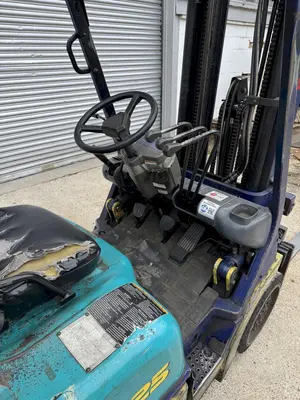 USED KOMATSU FG25ST-12