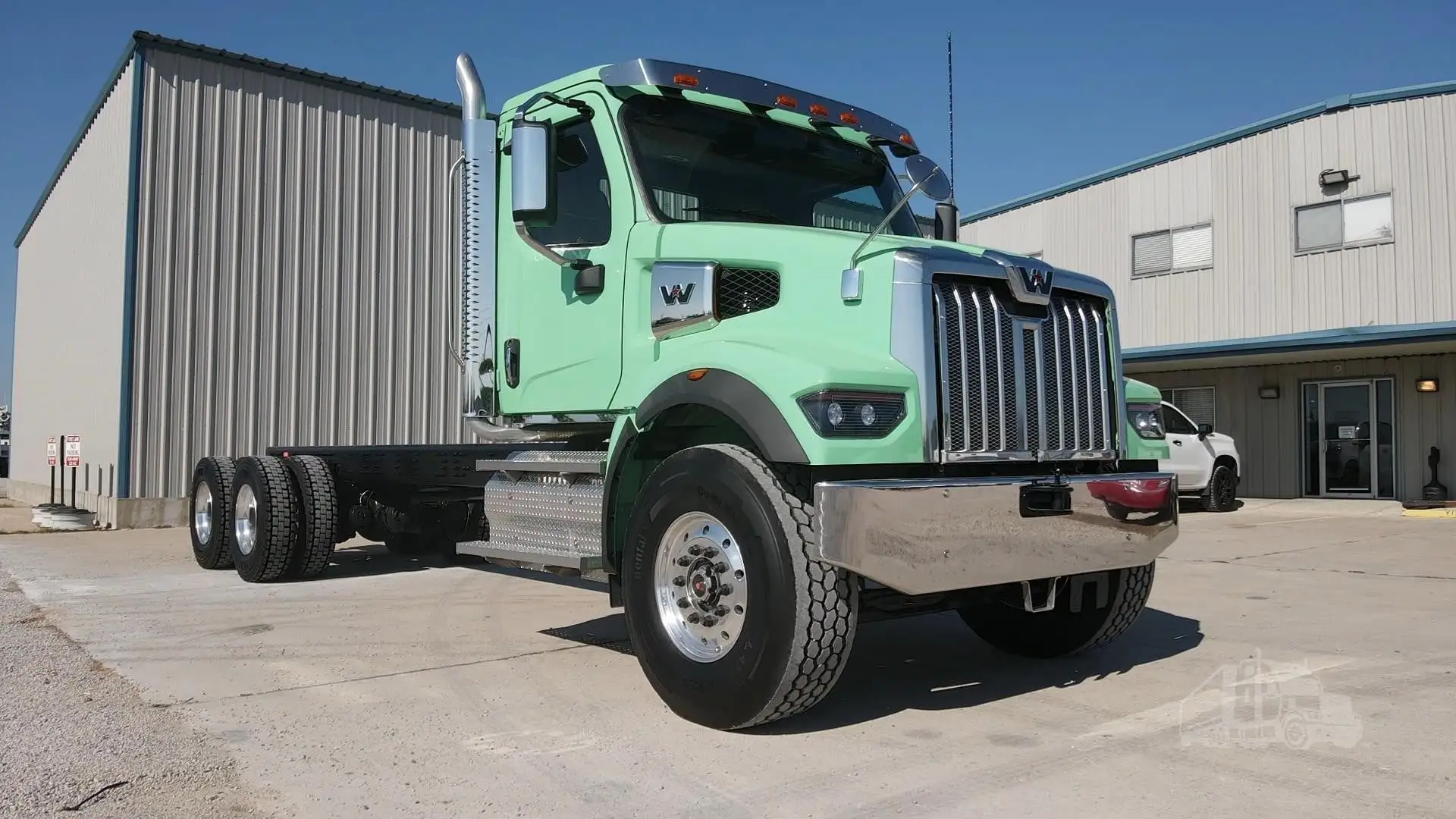 New | in-Stock 2025 WESTERN STAR 47X Cab Chassis trucks Texas US | Roll Off Truck World #1492024