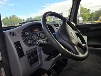 USED 2017 PETERBILT 348