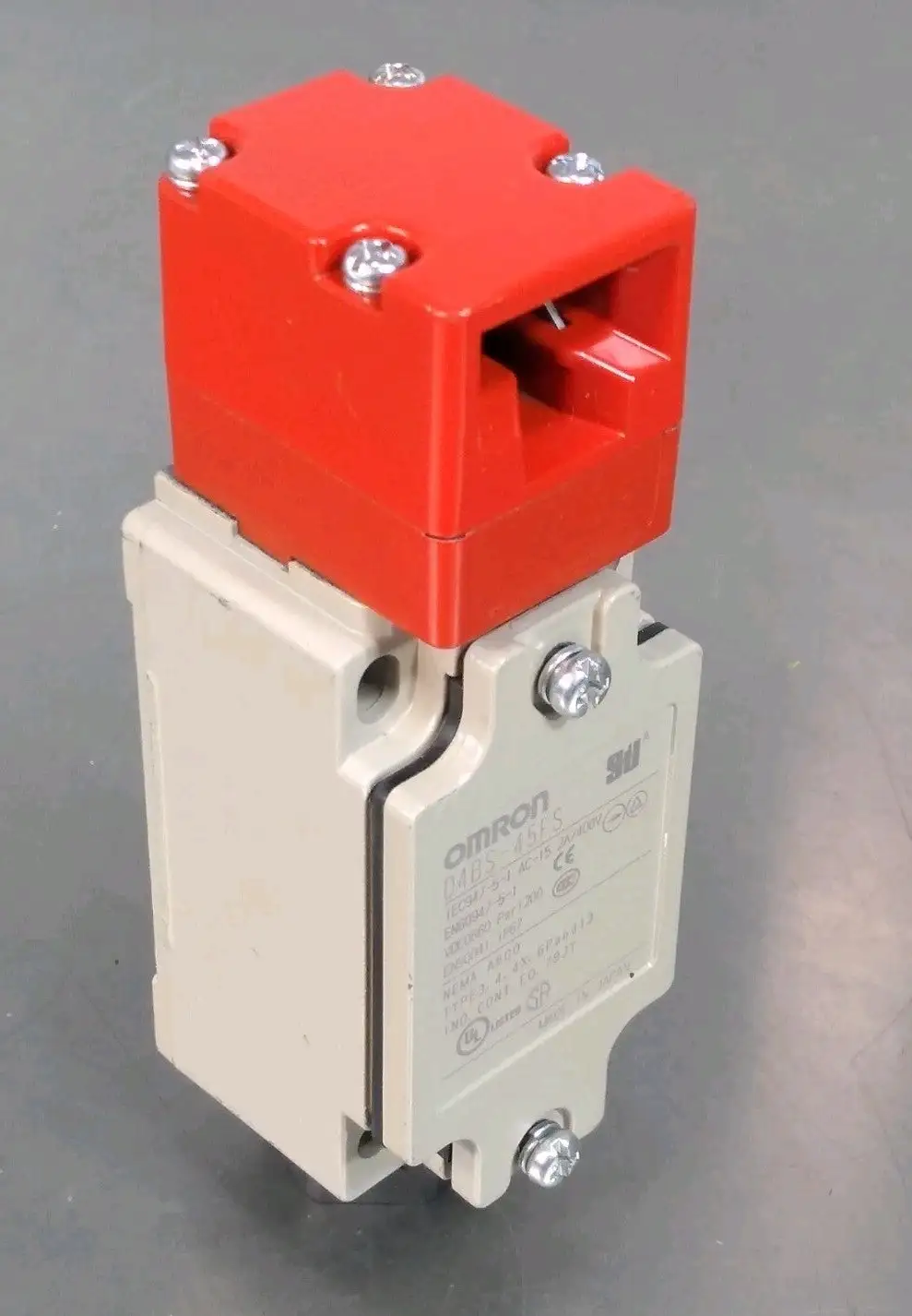 OMRON D4BS-45FS Safety Door Switch Loc4D17