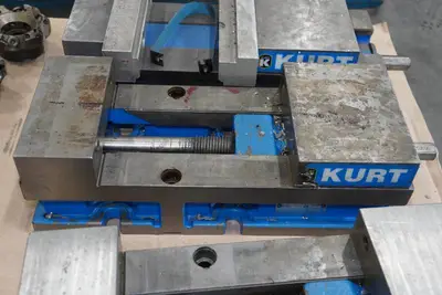 *4* Kurt Machine Vises