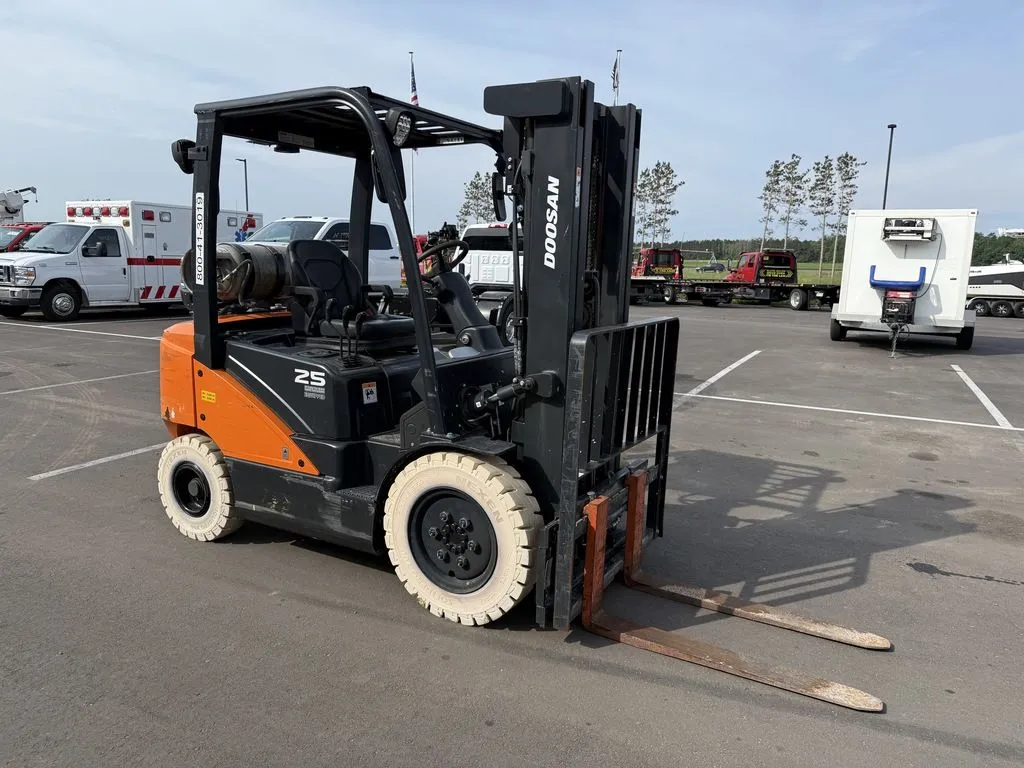 Used 2023 DOOSAN G25E-7 FORKLIFT Internal Combustion Forklifts: Pneumatic Tire Minnesota US | Carco Truck & Equipment #1514099