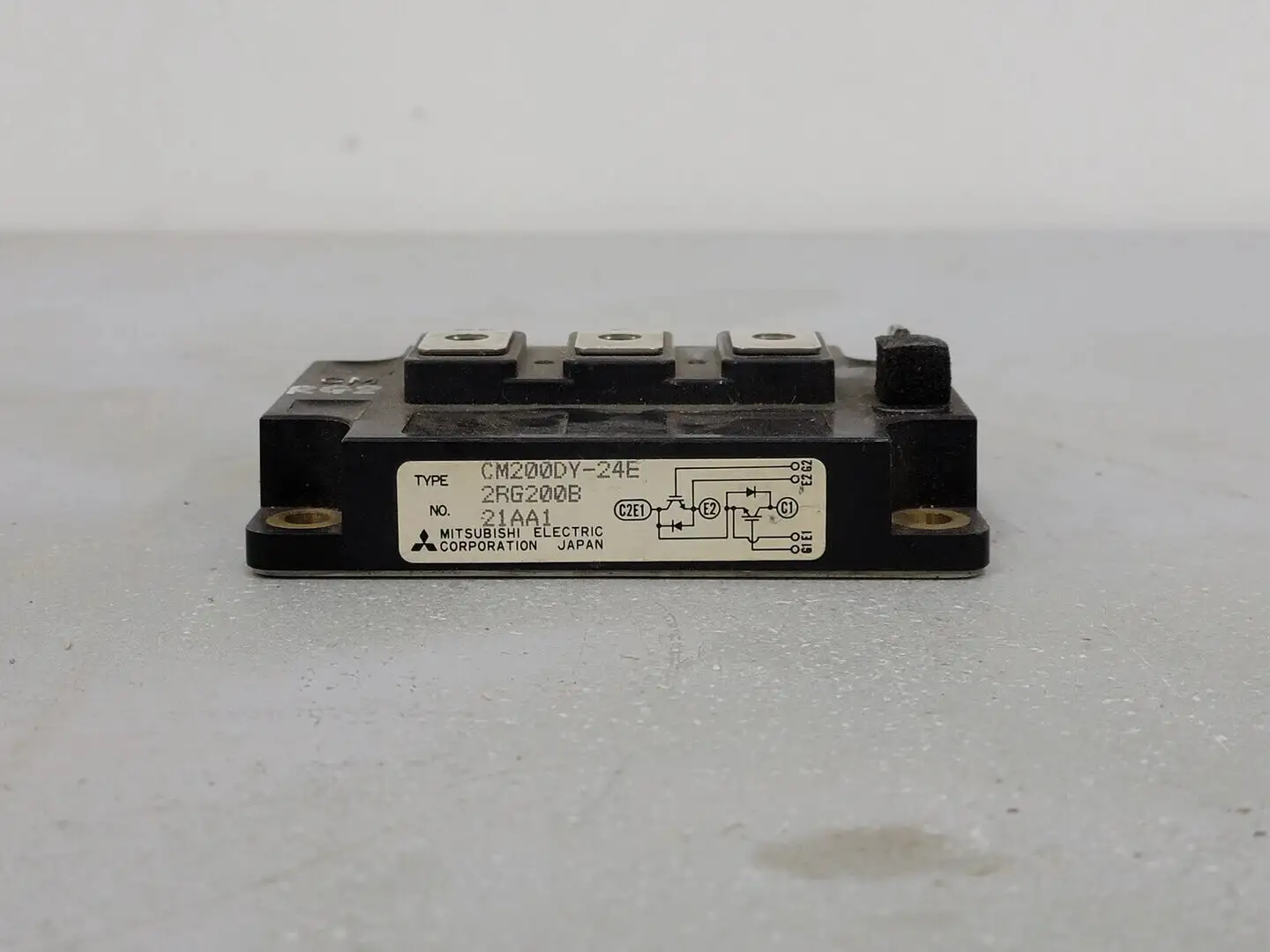 USED MITSUBISHI CM200DY-24E 2RG200B