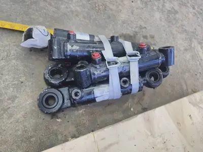 Future QTY 5 Hydraulic Cylinders