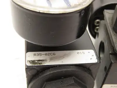 Watts R35-02CG Pneumatic Regulator w/Gauge 300 PSI Lot of 5