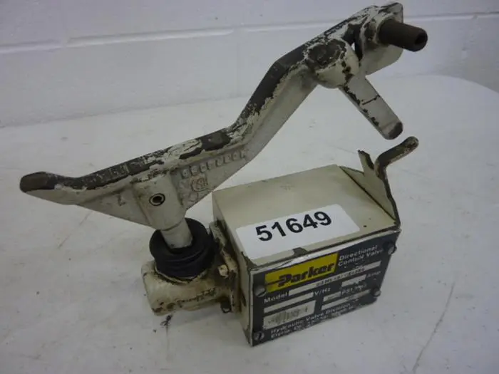 Used PARKER D3ML4B10X4384 Valves/Fittings Michigan US | Ideal Machinery #871502