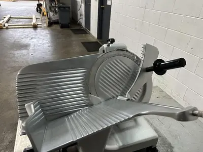 USED GLOBE G12