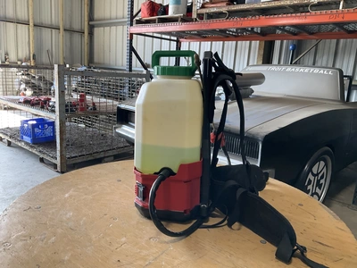 Used MILWAUKEE POWERED BASE SPRAYER Sprayers Michigan US | Miedema Asset Management Group #1397178