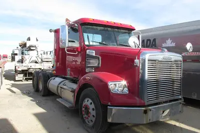 Used 2016 FREIGHTLINER CORONADO 122 Conventional trucks Manitoba CA | Conquest Truck & Auto Sales #1421347