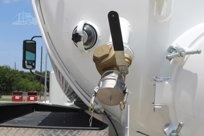 New | in-Stock 2027 MACK MD7 Septic/Sewer/Vacuum Trucks Texas US | Roll Off Truck World #1491897