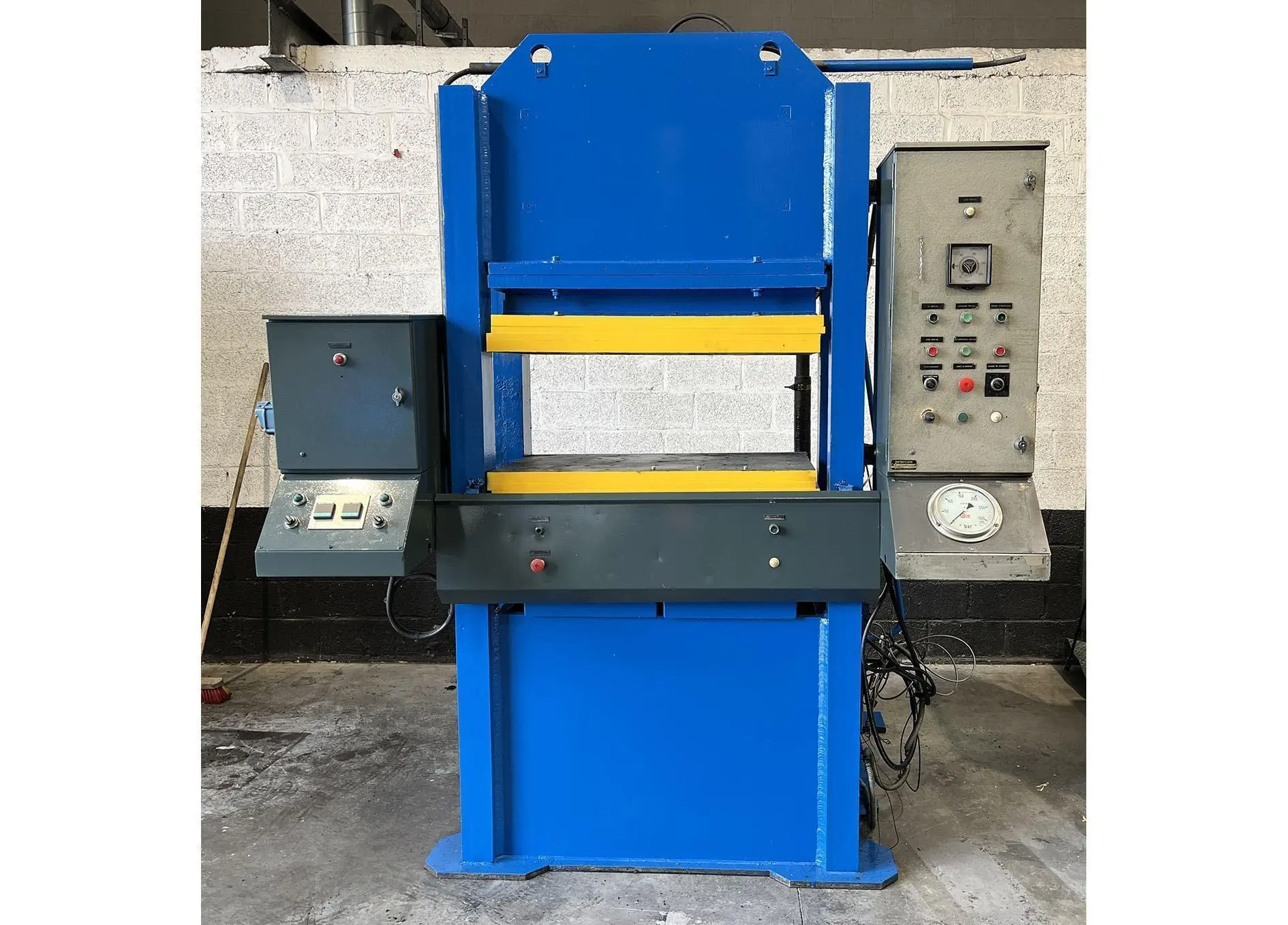 USED DOLOUETS 400 TON HEATED