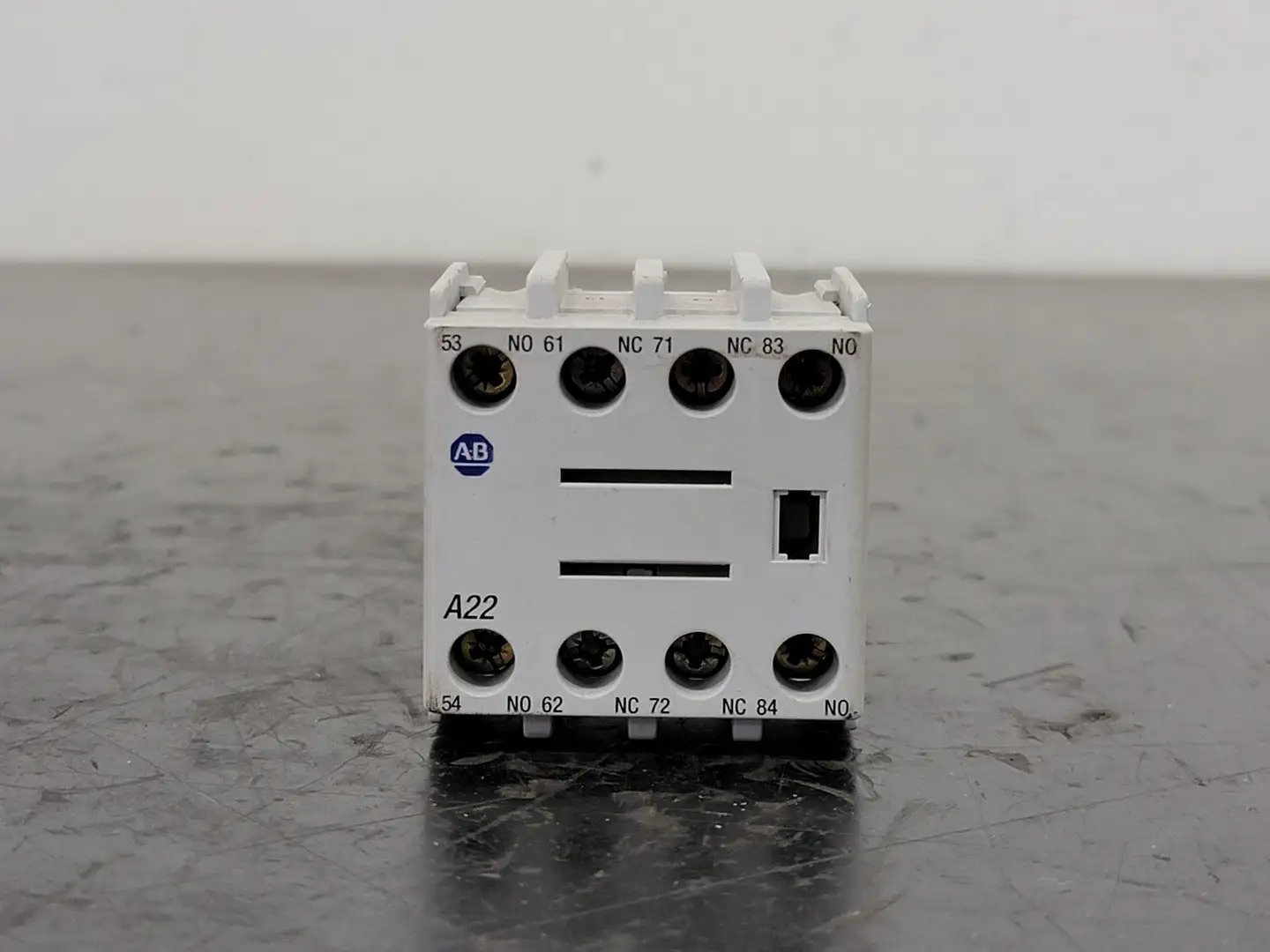 Used ALLEN-BRADLEY 100-F Switchgears British Columbia CA | Lenmark #243244
