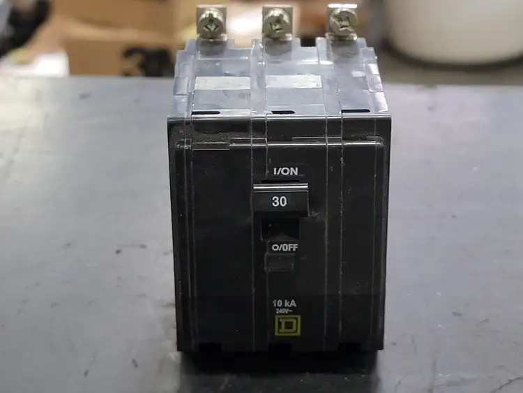 Used SQUARE D QOB330 Switchgears British Columbia CA | Lenmark #327865