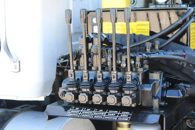 New | in-Stock 2027 MACK MD7 Rolloff Trucks Texas US | Roll Off Truck World #1491925