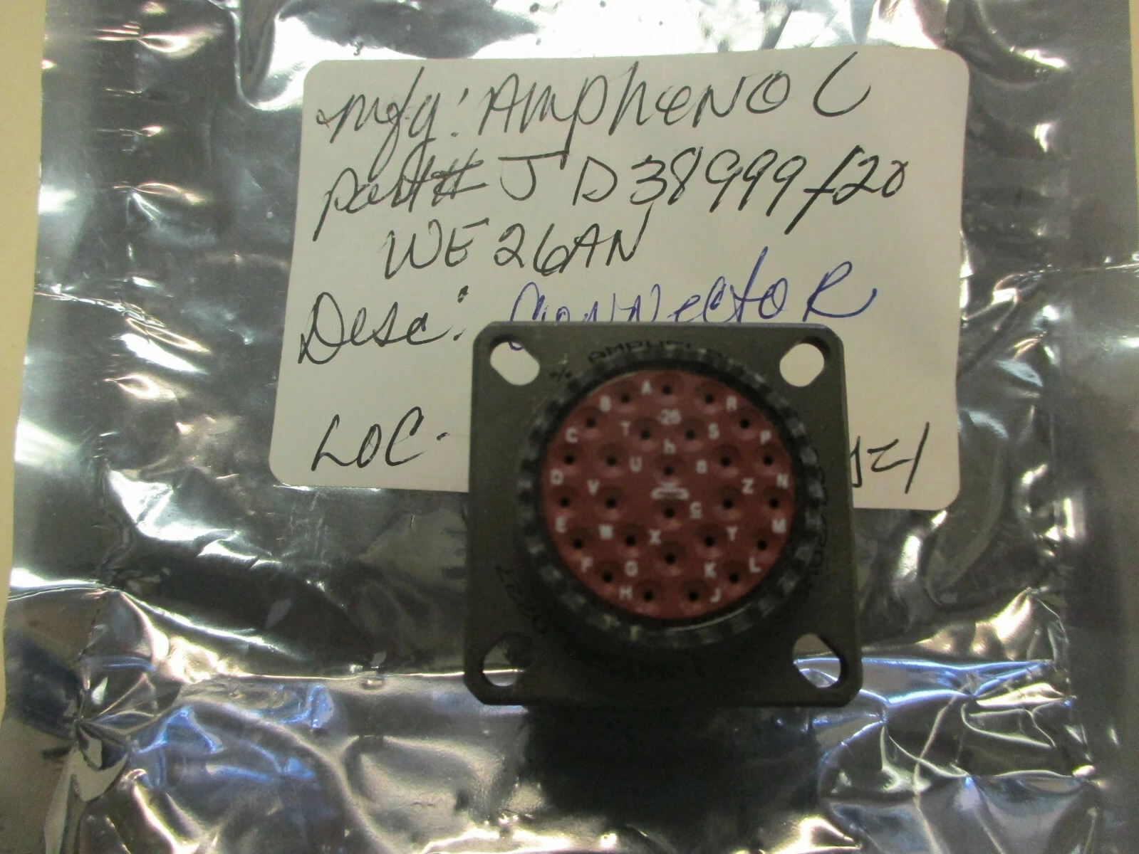 NEW Amphenol JD38999/20WE26AN