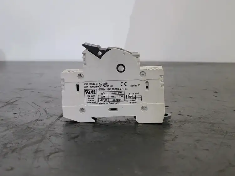 Used ALLEN-BRADLEY 1492-FB1M30 Misc Electrical & Power Parts British Columbia CA | Lenmark #250116