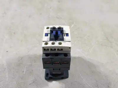 32 Amp, 3 Pole, 2 NO + 2 NC, 115 VAC Coil Contactor C05F7