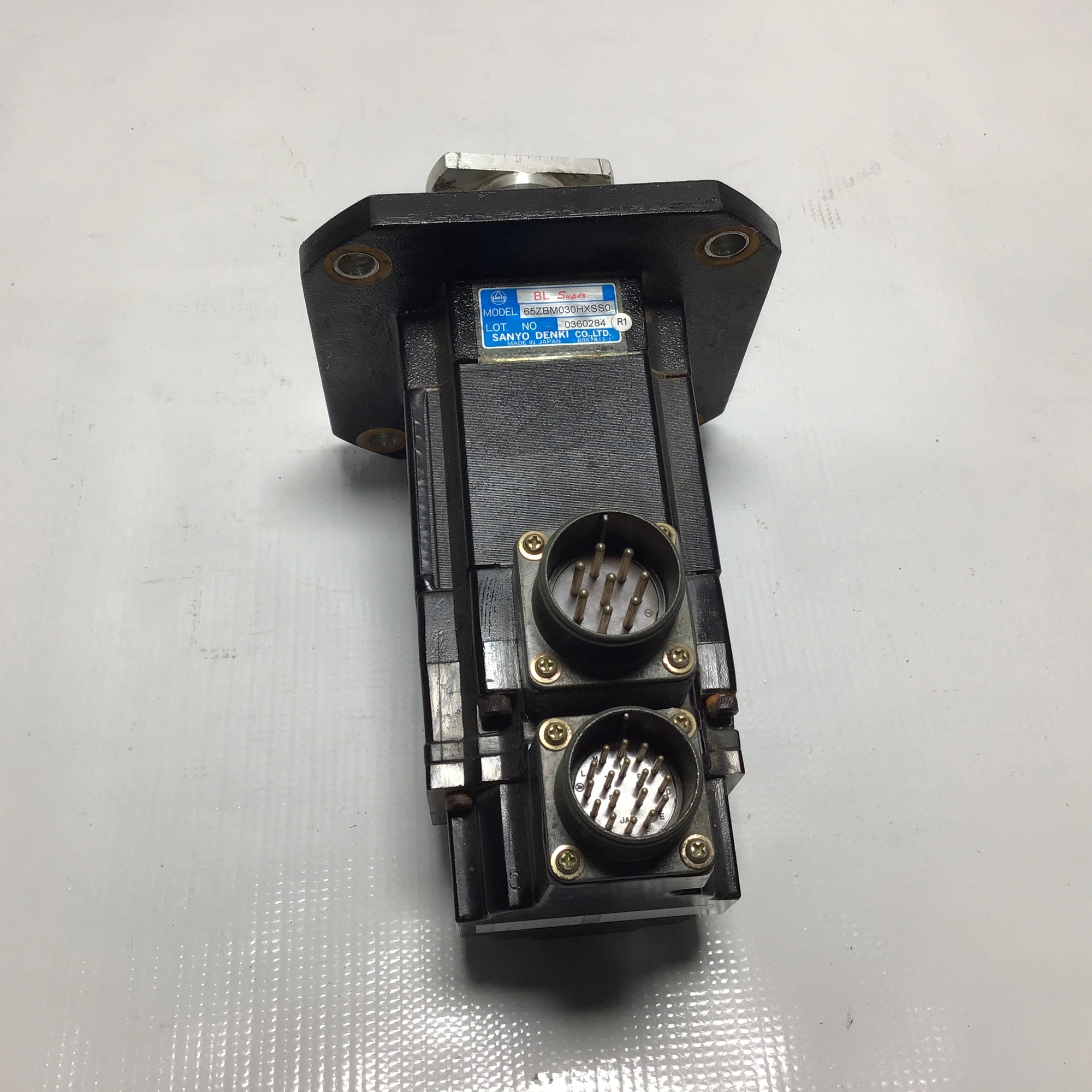 USED SANYO DENKI
SERIES: BL SUPER
MODEL: 65ZBM030HXSSO 
LOT NO.: 0360284
REVISION: R1 BRAND: SANYO DENKI
SERIES: BL SUPER
65ZBM030HXSSO 
LOT NO.: 0360284
REVISION: R1