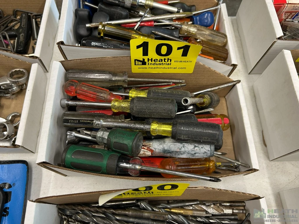 Used _UNKNOWN_ LRG QTY OF ASSORTED SCREWDRIVERS Screw Drivers Illinois US | Heath Industrial Auction Services #1379538