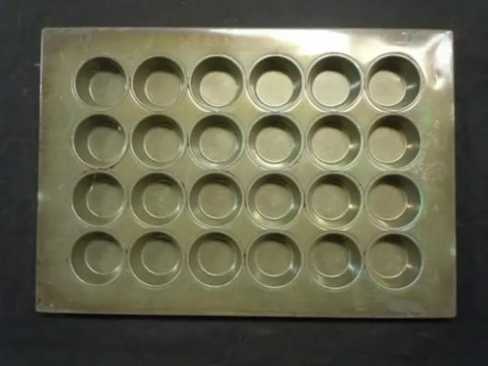 MUFFIN PANS 3-1/4"