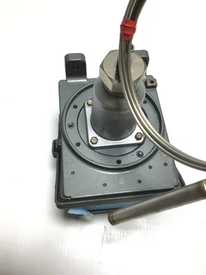 United Electric F402 -8BS Temperature Switch 50/650 Degrees